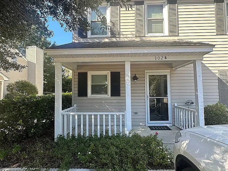 102 Lullwater Dr — Photo 1