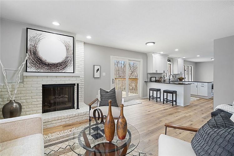 1st image of 1827 Park Ave