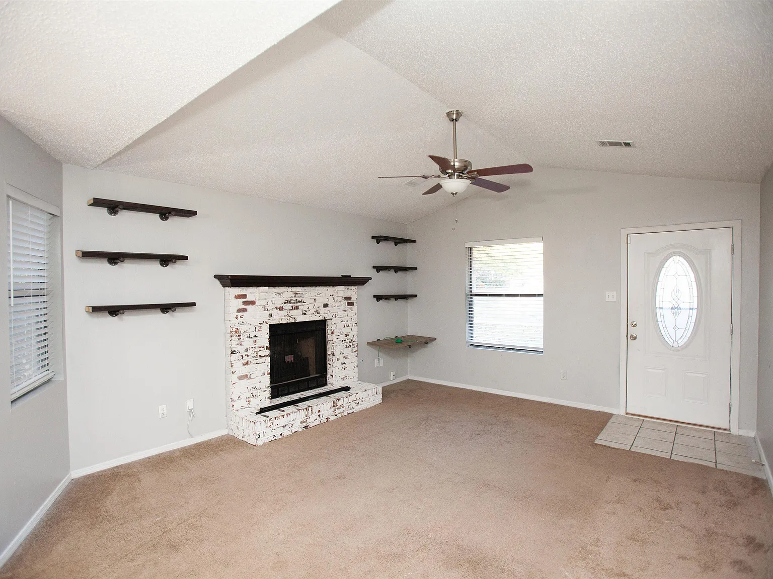 3 bed, 2.0 bath, 1173 sqft, $1,495 — Photo 3