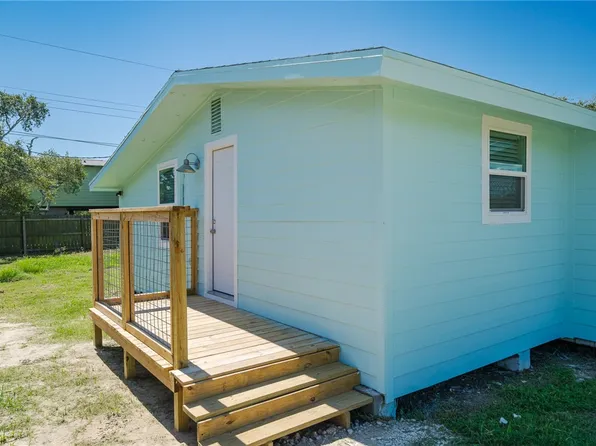 248 Post Oak Ln, Rockport, TX 78382