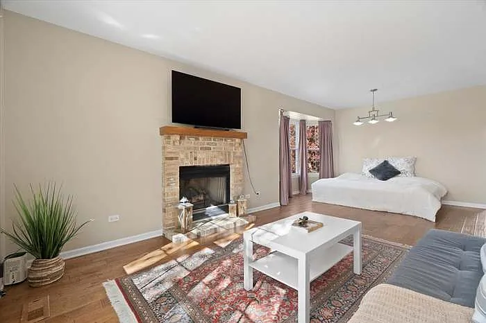 18630 W Sterling Ct — Photo 4