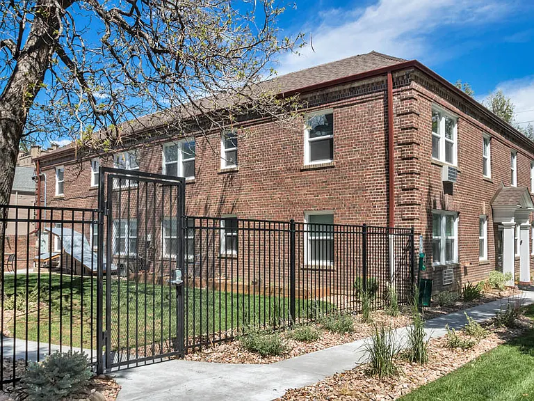 1357 & 1373 Cook — Photo 4