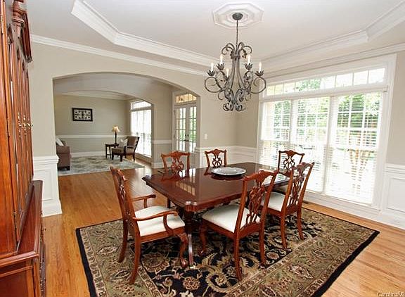 3rd image of 7514 Meadowgate Ln
