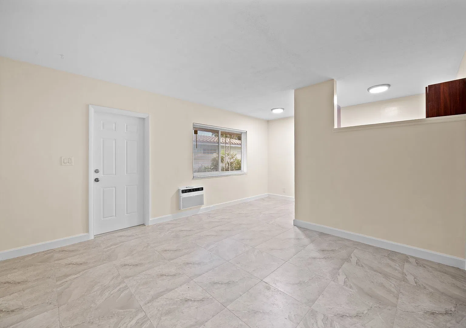 218 SW 20th St — Photo 4