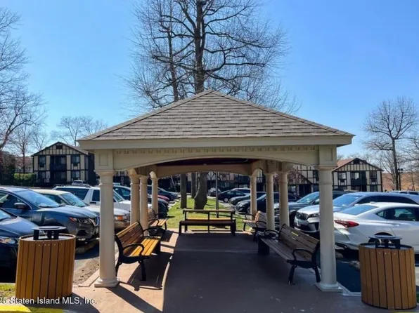 2 Elmwood Park Drive image 13 of 17