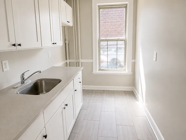 240 William St #1 — Photo 2