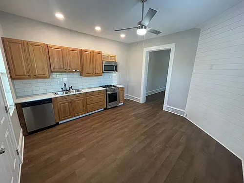1410 W Oak St #2 Photo 1