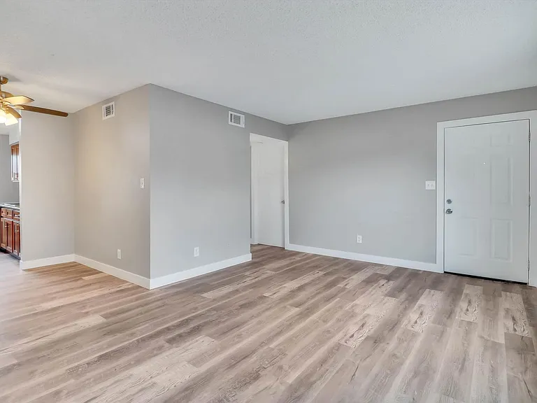 260 W 8th Ave #123 — Photo 32
