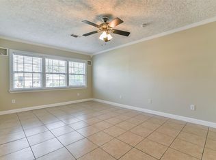 11 Lyncrest Dr, Galveston, TX 77550