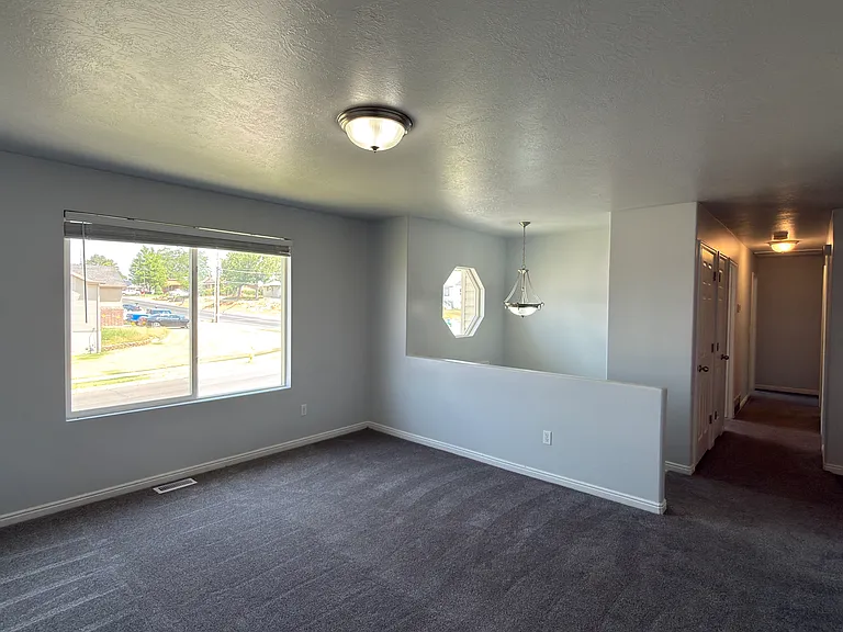 1517 W 600 N — Photo 3