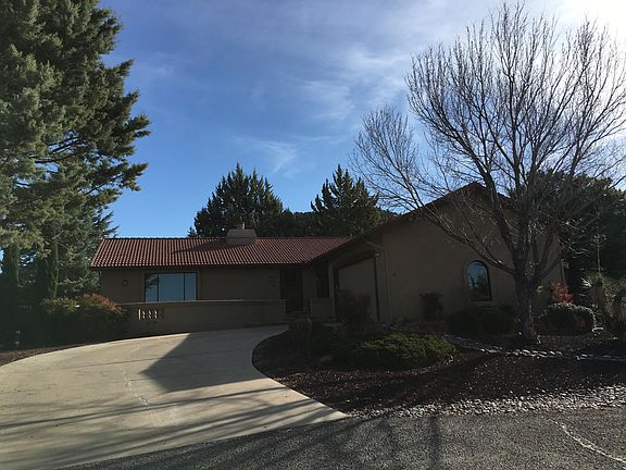 Front of home on end of cul de sac