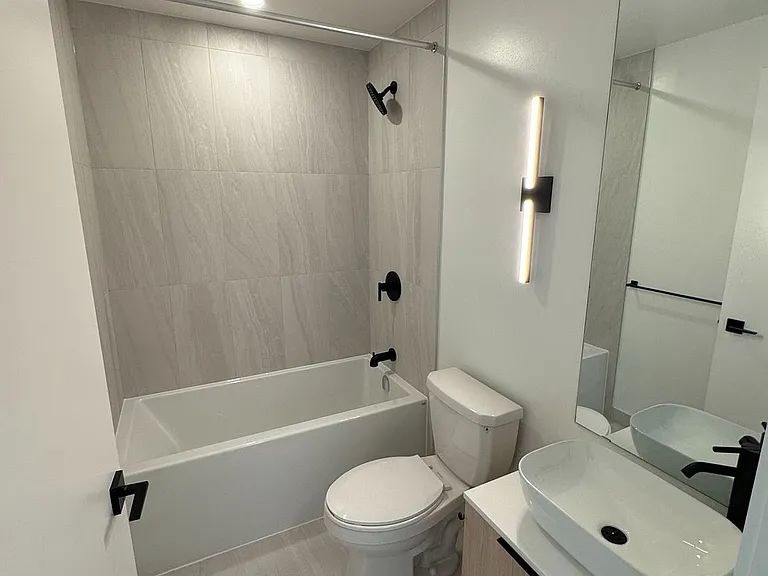 1185 Dupont St #621 — Photo 3