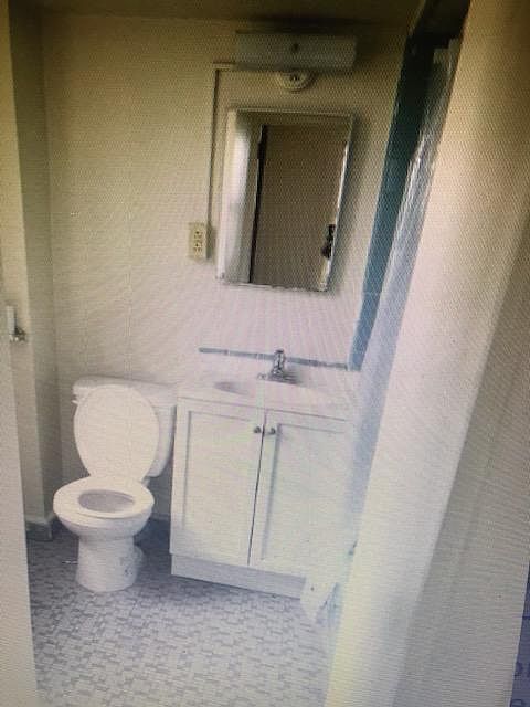 2nd image of 2134 Chestnut St #3RA