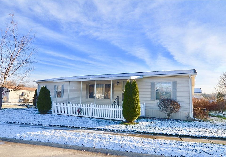 1st image of 2 Emerald Ln