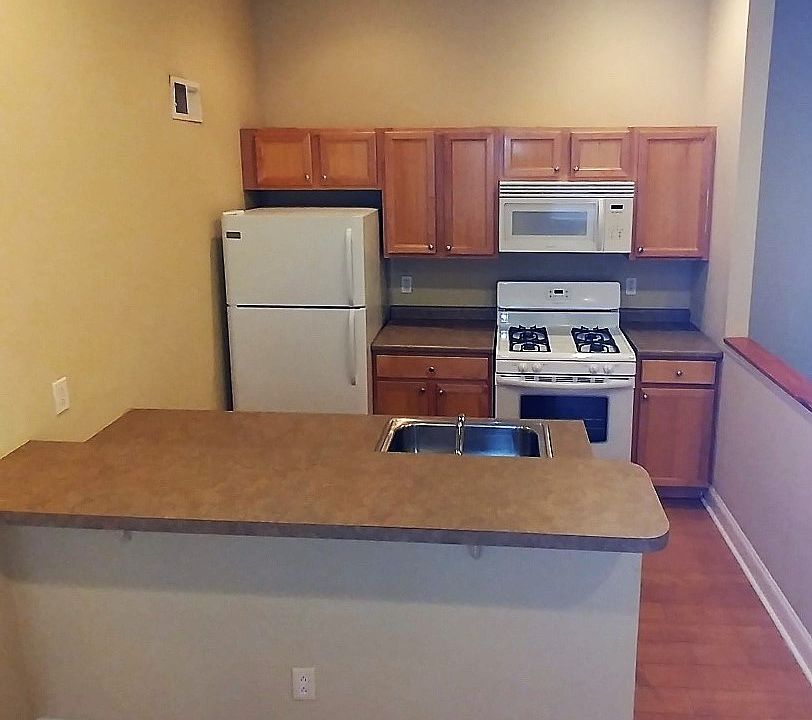 1st image of 1624 Mount Vernon St APT 1F