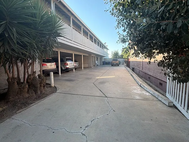 418 Lynn St — Photo 15