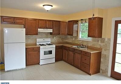 4th image of 157 Hargrove Ave