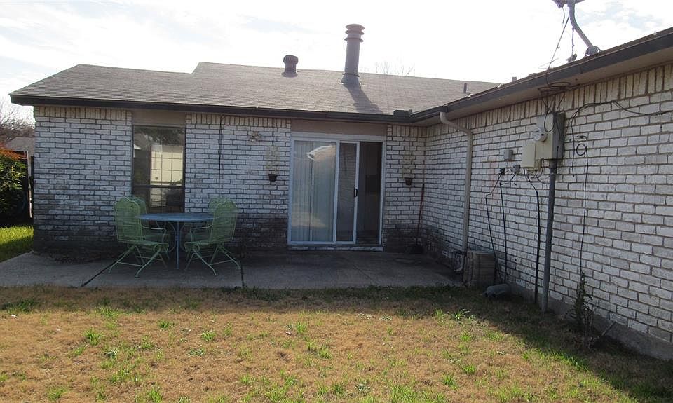 1st image of 853 Cambridge Dr