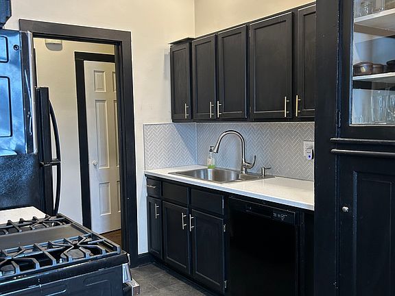 Kitchen w/dishwasher