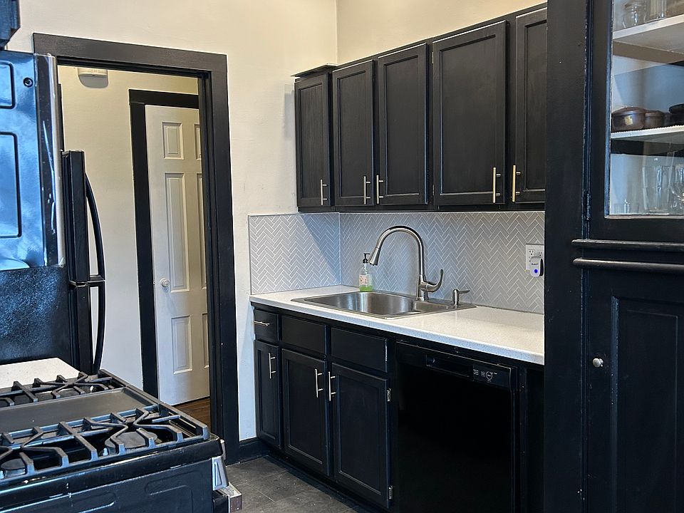 Kitchen w/dishwasher