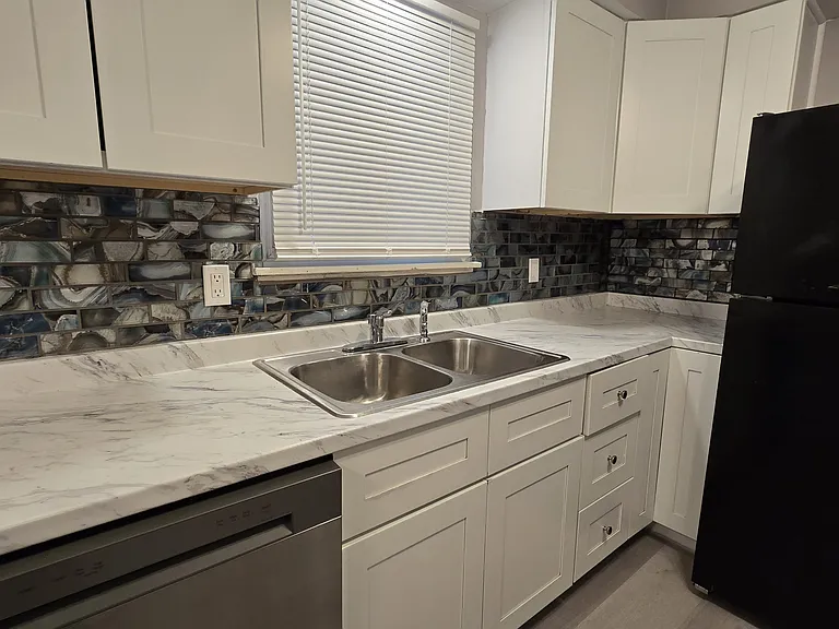 805 E Hemphill Rd — Photo 11