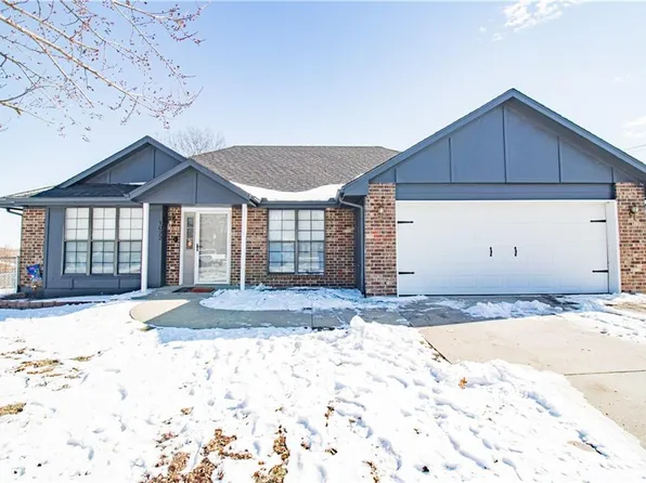 1022 Bedford Dr, Warrensburg, MO 64093