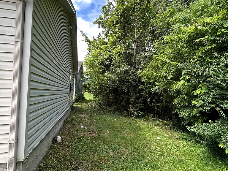 2097 Belmont Dr — Photo 18