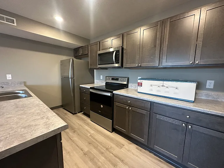 2710 Starr St — Photo 3