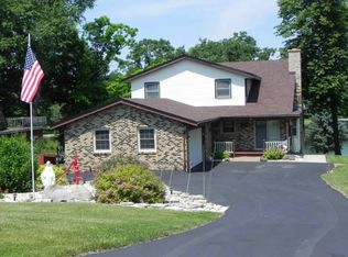 21 Delburne Dr, Davis, IL 61019