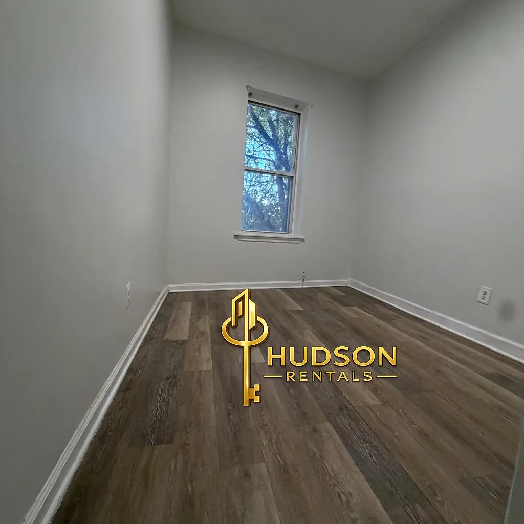 2 bed, 1.5 bath, 800 sqft, $2,300 — Photo 3