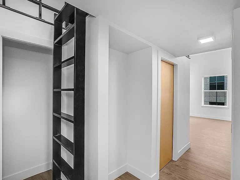 423 Terry Apartment — Photo 42