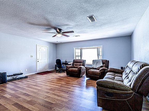 5th image of 2810 Cumberland Dr