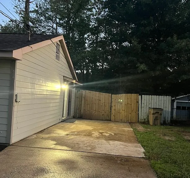94 Burnham Dr — Photo 2