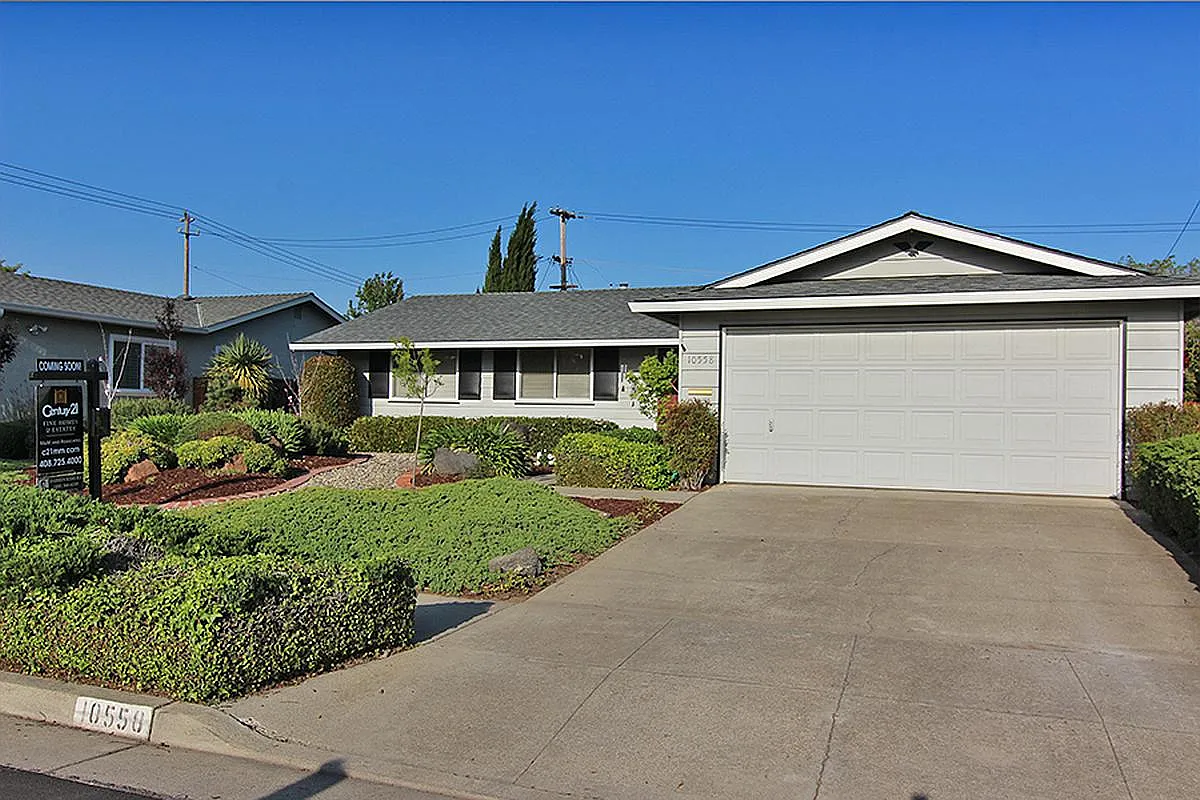 10558 Cypress Dr photo 1