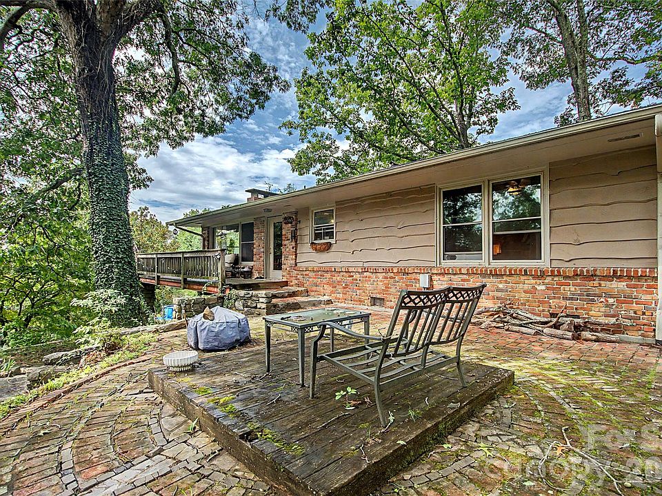 1st image of 70 Dogwood Dr