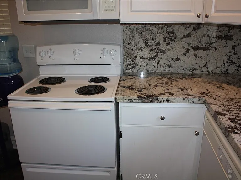507 W State St — Photo 17
