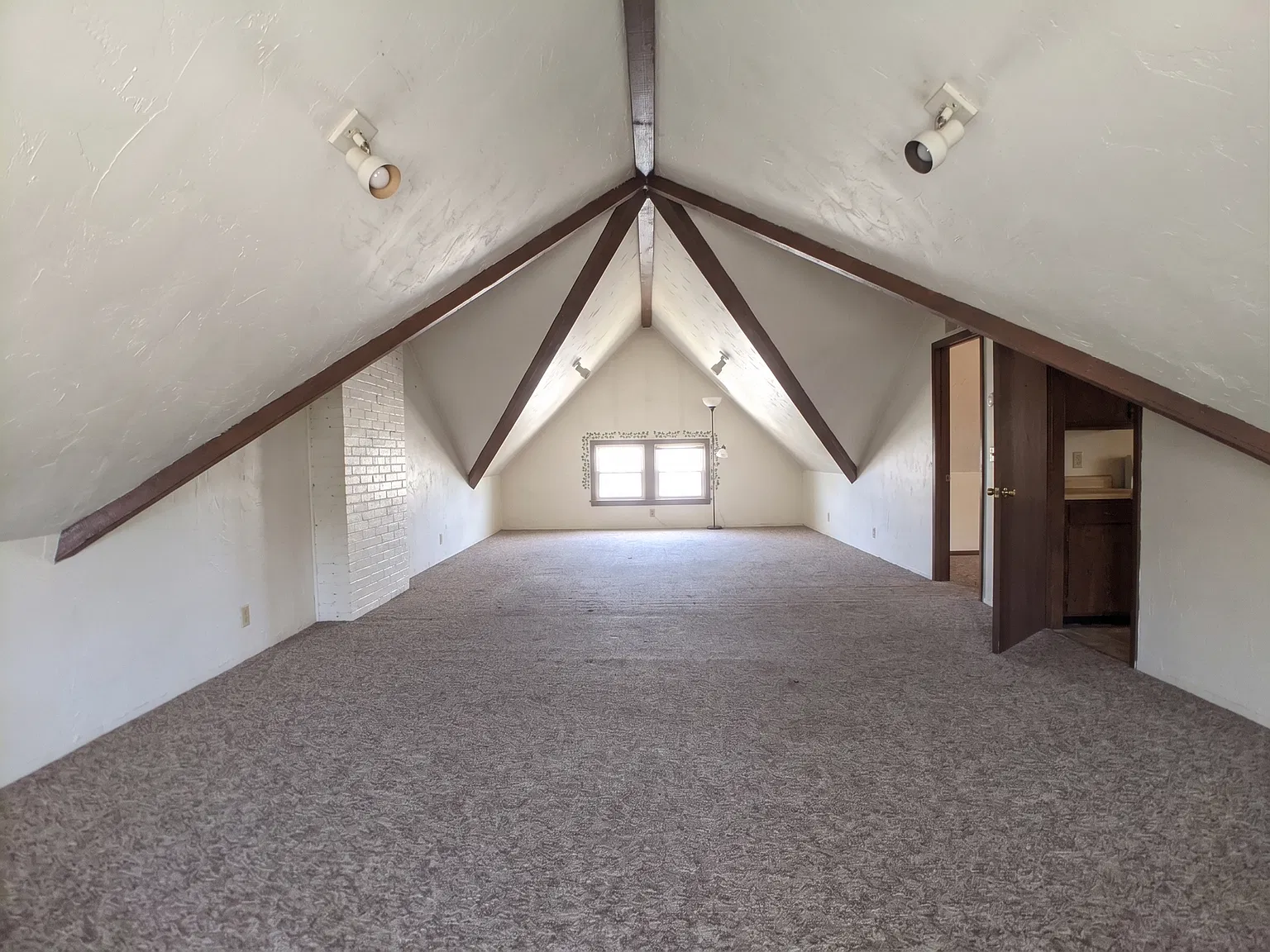 3 bed, 1000 sqft, $850 — Photo 1