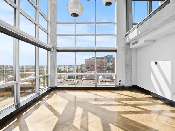 25 Channel Center St #Penthouse 108, Boston, MA 02210
