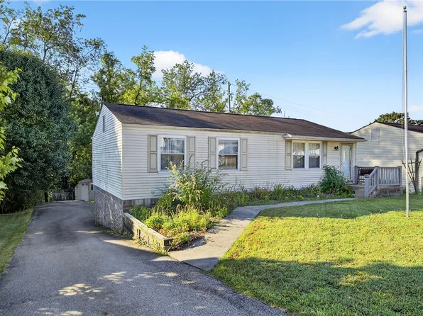 1895 Ivanhoe Dr, North Huntingdon, PA 15642