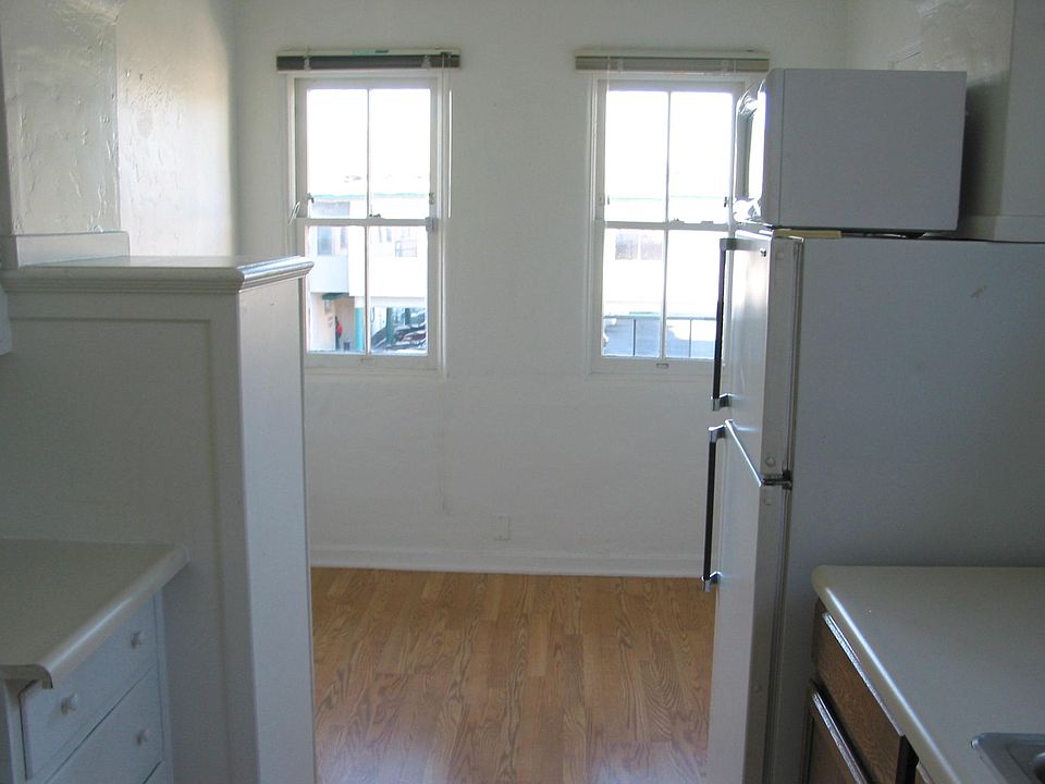 2nd image of 460 N 1st St APT 5