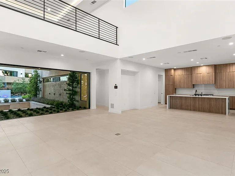 7385 Heron Canyon Ct — Photo 8