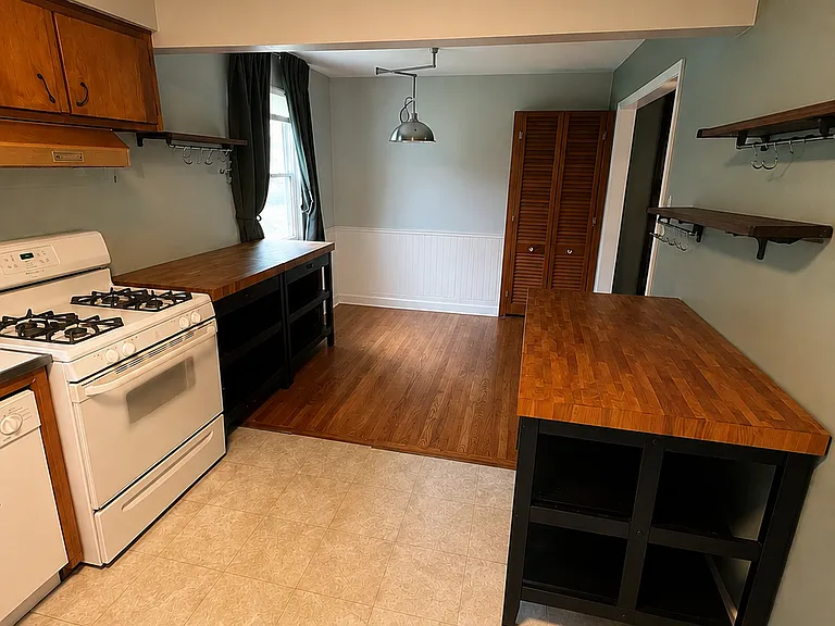 11207 Myrtle Ave — Photo 3