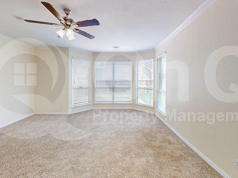 740 Peco St — Photo 10