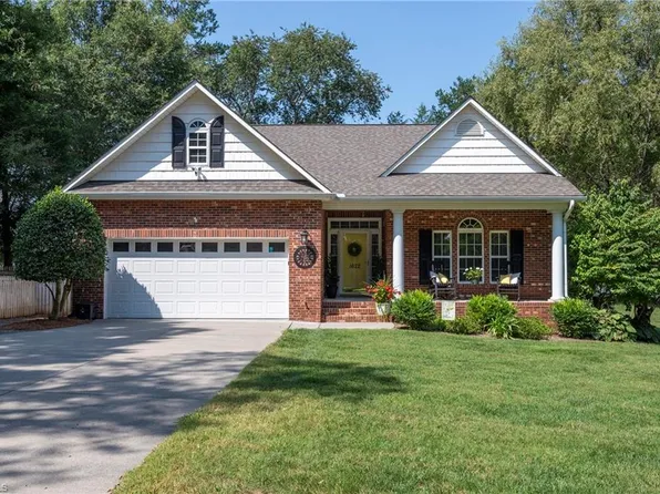 1622 Paragon Dr, Winston Salem, NC 27127