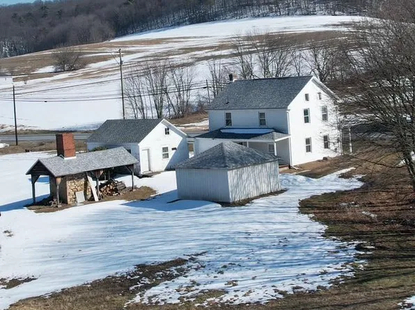 857 Penn Dr, Tamaqua, PA 18252