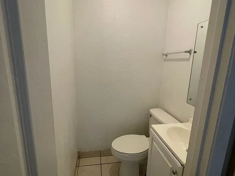 102 S Commonsway Dr #C — Photo 6