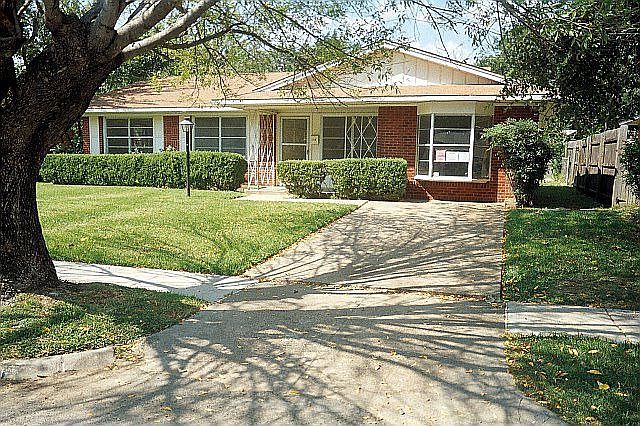 Excellent Curb Appeal