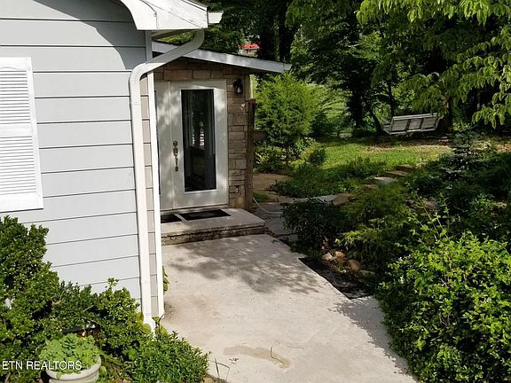 2nd image of 114 Glendale Ln