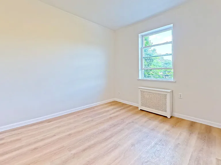 303 Bay 14th St — Photo 12