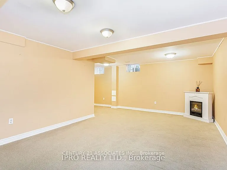 2410 Emerson Dr — Photo 28